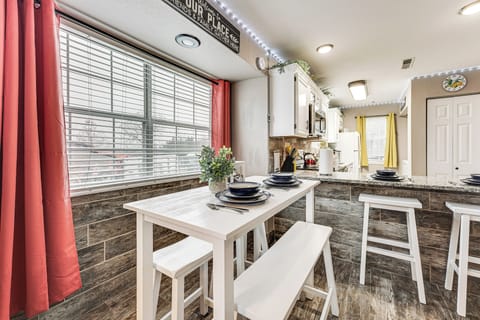 Dining Area | Dishware/Flatware | Trash Bags/Paper Towels