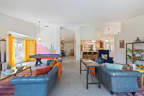 Open layout makes it easy for your group to connect.