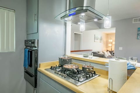 Lovely cooking area.