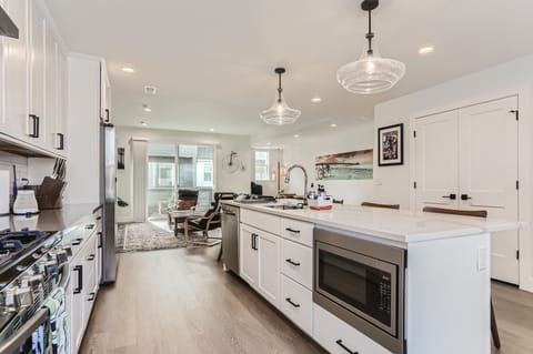Kitchen - Fully Stocked and New Appliances