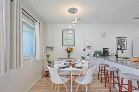 Enjoy a morning pastry or a home-cooked dinner in our bright, sunlit dining nook. With seating for four at the table and additional breakfast bar stools, it’s the perfect spot for social gatherings.
