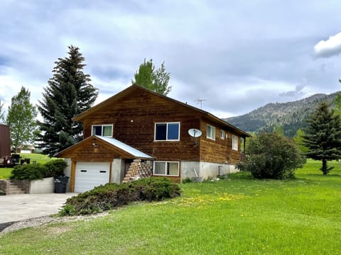Front driveway and entrance.  Great views of the mountain valley below.