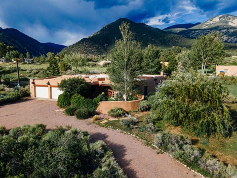 Welcome to Casa de Dos Alamos, Arroyo Seco, and the Taos Valley