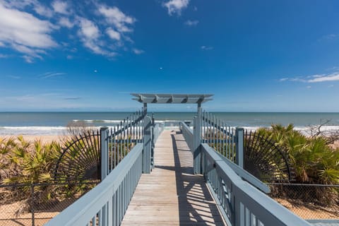 Walk way from the Ocean Pool to the beach