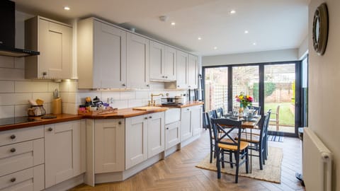 Kitchen and Dining Area, Trinity Cottage, Bolthole Retreats