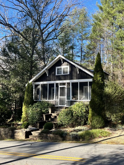 Adorable Lake Cottage!