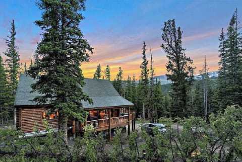 The cabin overlooks Mount Sherman