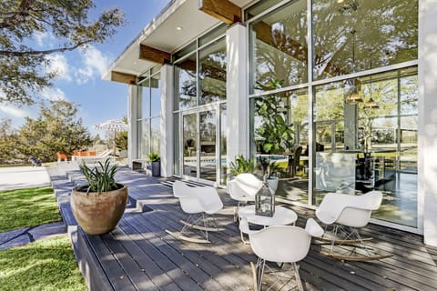 Modern luxury on 5 private acres