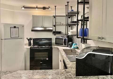 Kitchen with granite Countertops in Ocean Walk 101