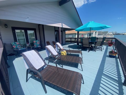 Upper Deck with dining for 6 and lounge chairs to sunbathe