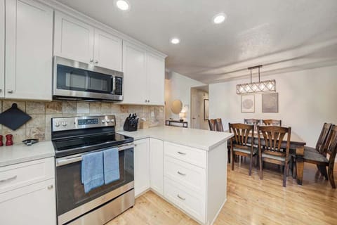 Steps to the dining room from the kitchen
