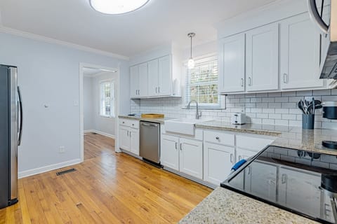 "They were wonderful! Super responsive and answered lots of questions before we came to town. The house was beautiful and exactly what we needed for my 40th births and marathon weekend. We had a wonderful visit! I highly recommend this house!"