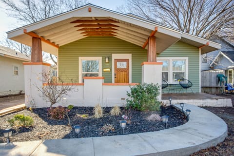 Lawton Vacation Rental | 2BR | 1BA | 1,080 Sq Ft | Stairs Required