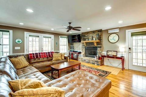 Sparta Vacation Rental | 4BR | 3.5BA | 2,600 Sq Ft | Stairs Required