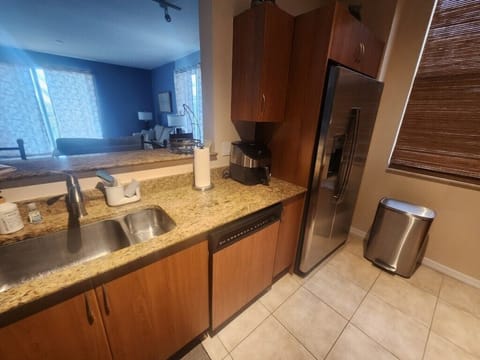 Full kitchen image 1