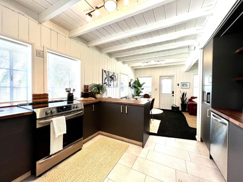 Kitchen- Air fryer stove! 