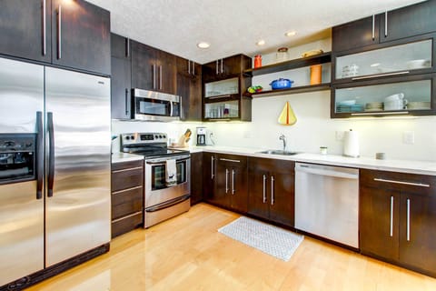 Kitchen | Dishware & Flatware | Coffee Maker | Blender | Toaster