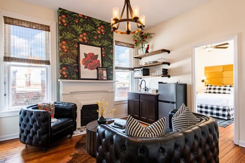 Four Roses Unit, Living Room