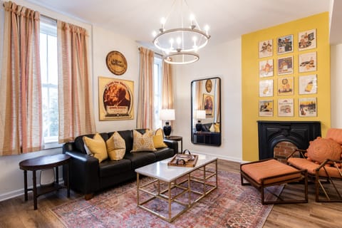 Pappy VanWinkle Unit, Living Room