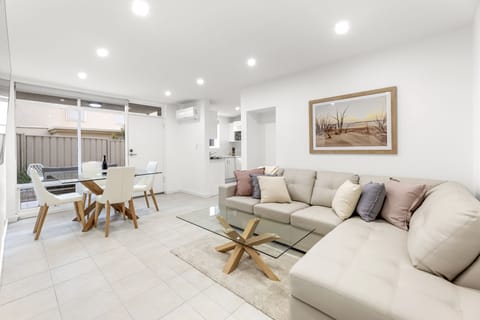 Lounge & Dining Room 