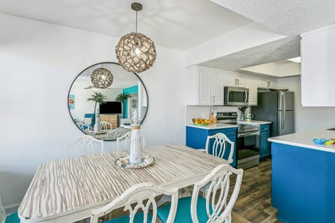 Dining area just off kitchen