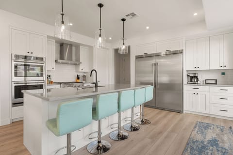 Fully Equipped Kitchen (1)