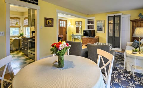 Bainbridge Island Vacation Rental | 2BR | 1BA | Step-Free Access | 900 Sq Ft