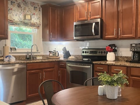 Here you will have tons of options on glass and dishware. It's fully equipped.