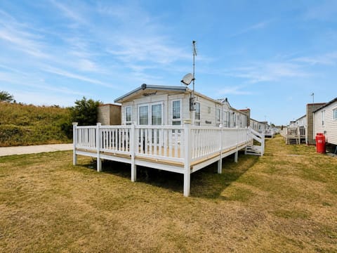 Plan your weekend getaway to Walton on the Naze and stay in a comfortable static caravan holiday with decking for ultimate relaxation.
