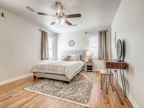 Bedroom 3- Queen bed