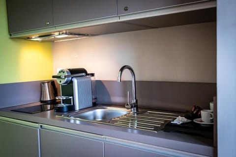 The kitchenette is equipped with everything you need to prepare yourself a tasty snack. 