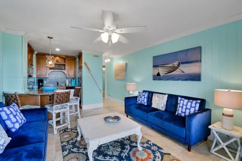 212 Breakers | Living Room - 212 Breakers | Living Room