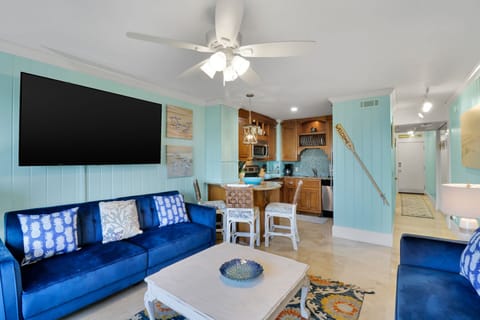 212 Breakers | Living Room - 212 Breakers | Living Room