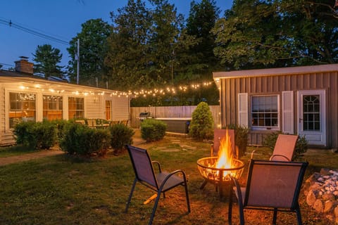 Nice cozy fire-pit to make s'mores after a long day at the beach or after dinner