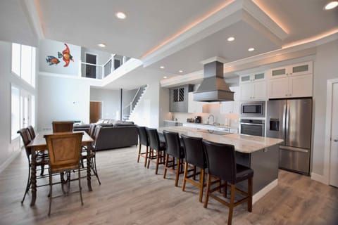 Top Notch! This Shouse has been very well done with high end furnishings