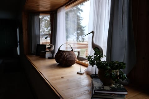 A large, rustic bay window frames gorgeous sunrise views of Lake Mille Lacs