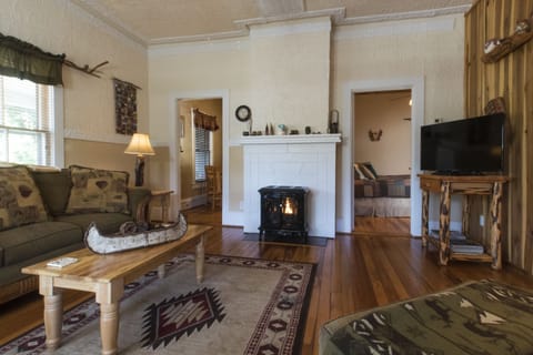 Calhoun-Prairie-living-1