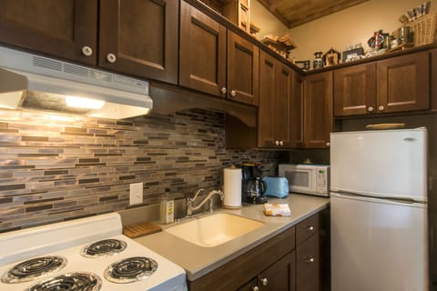 Calhoun-orient-kitchen