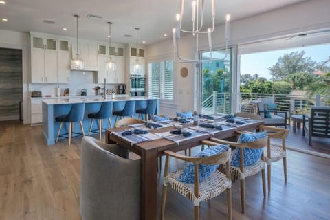 Custom dining and kitchen area