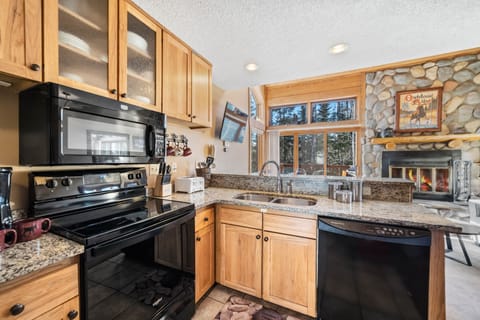 Fully equipped kitchen with full-size appliances