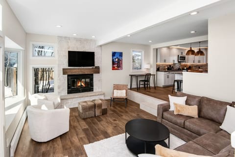 Living Room with Queen Sleeper Sofa - Smart TV, Fireplace, and Ample Seating (1st Floor)