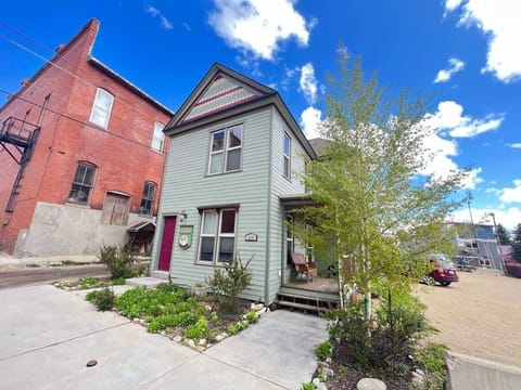 【Exterior】 Restored 1890s Victorian on West 7th — less than a block from Harrison.