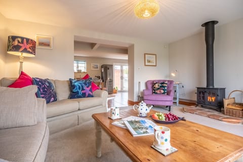 Cornloft Cottage, South Creake: A charming, comfortable and cheery sitting room