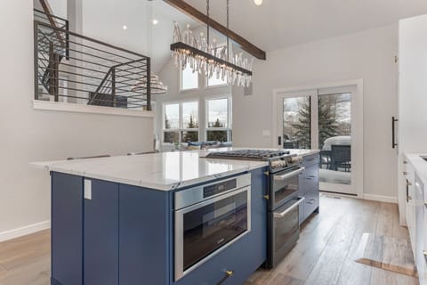 Gas Range, Double Oven & Microwave