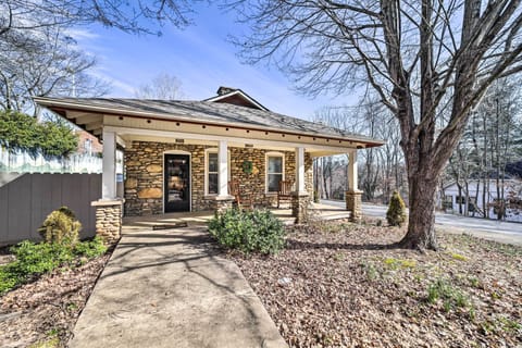 Waynesville Vacation Rental | 880 Sq Ft | 2BR | 1BA | Step-Free Access
