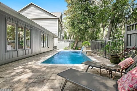 Paradise by the pool