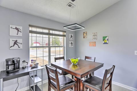 Dining Area | Coffee Bar | Cooking Basics