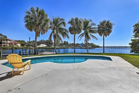 Palmetto Vacation Rental | 3BR | 2BA | 1,440 Sq Ft | 1 Step to Enter