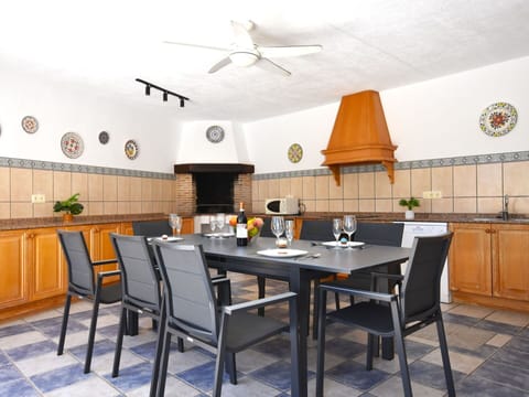 Table, Countertop, Furniture, Property, Kitchen, Chair, Cabinetry, Wood, Lighting, Interior Design