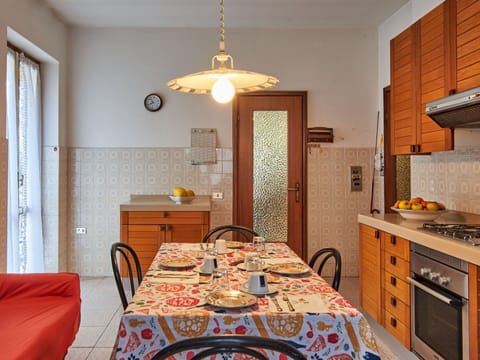 Water, Sky, Cloud, Swimming Pool, Building, Tree, Aqua, Leisure, Resort Town, Plant